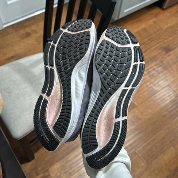 nike running shoes - Picture 4 of 4